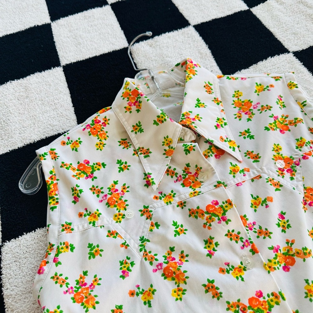 Vintage 70s Floral Dagger Collar Tank Blouse